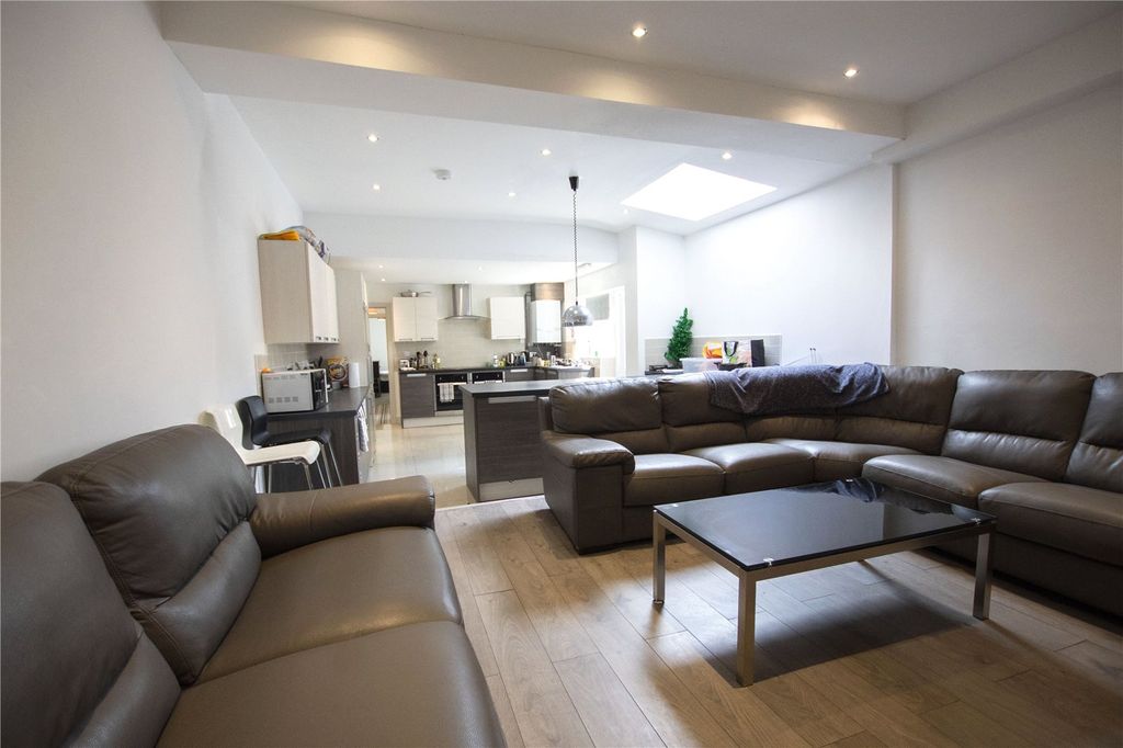 Property photo 2 of 18 Picture No. 01