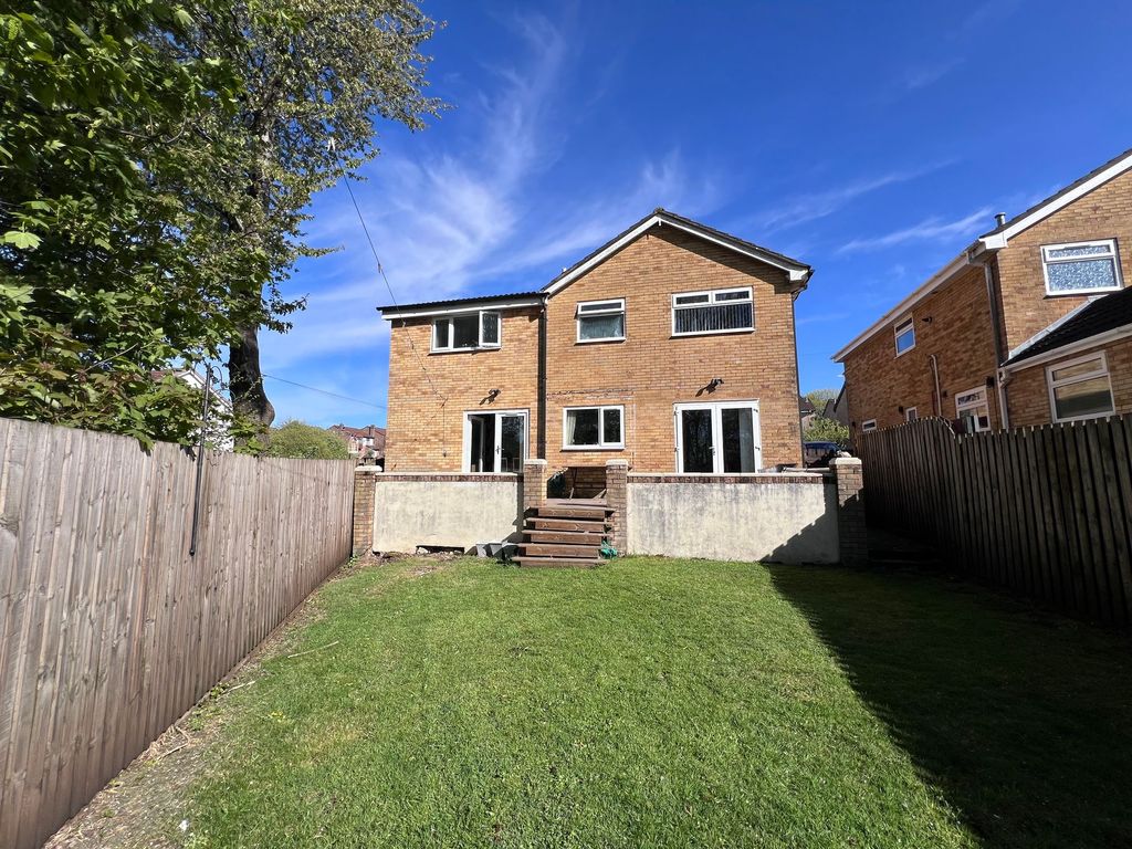 Property photo 2 of 25