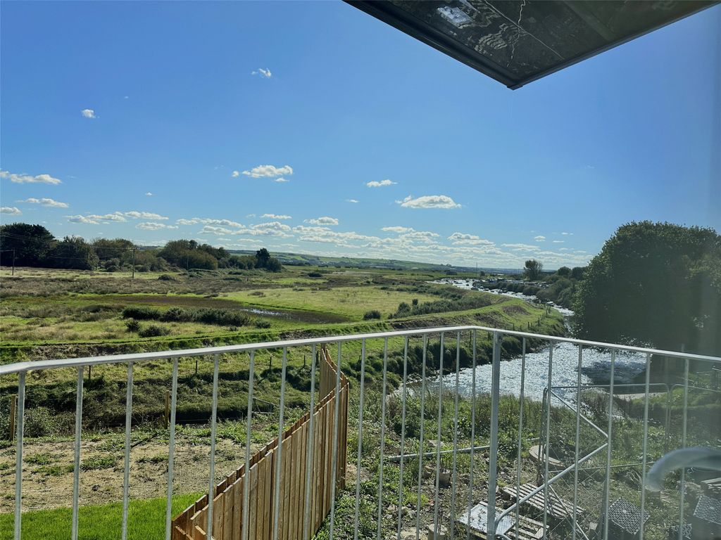 Property photo 1 of 17 Picture No. 12