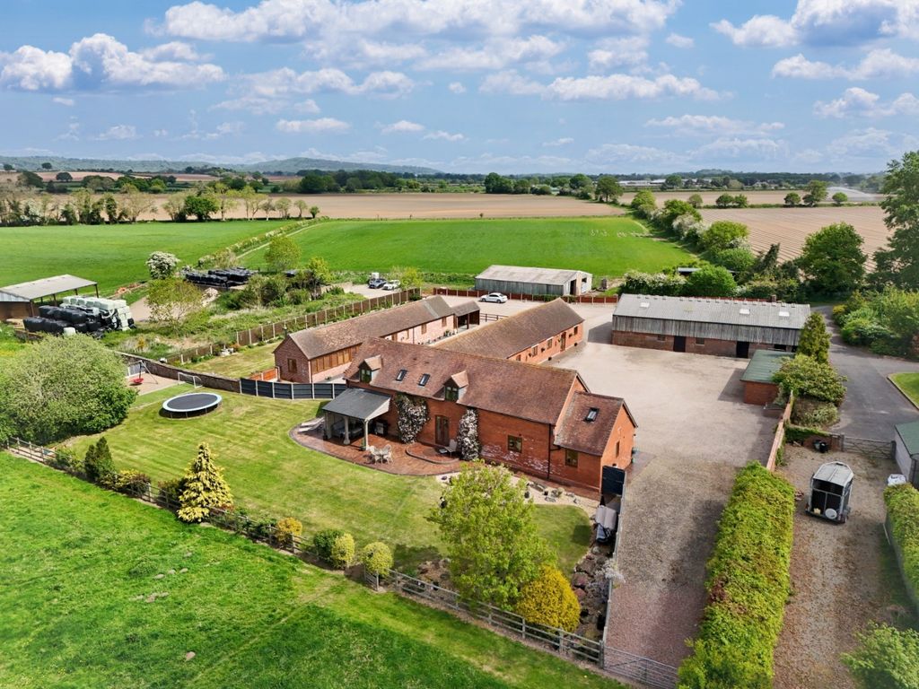Property photo 3 of 69 3890397