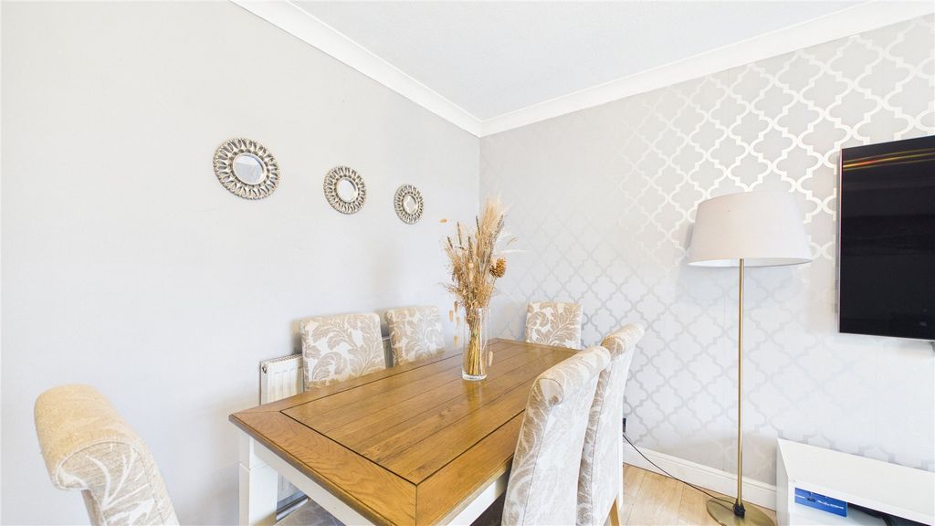Additional image 5 of 2 bed flat for saleLightwater, Surrey GU18