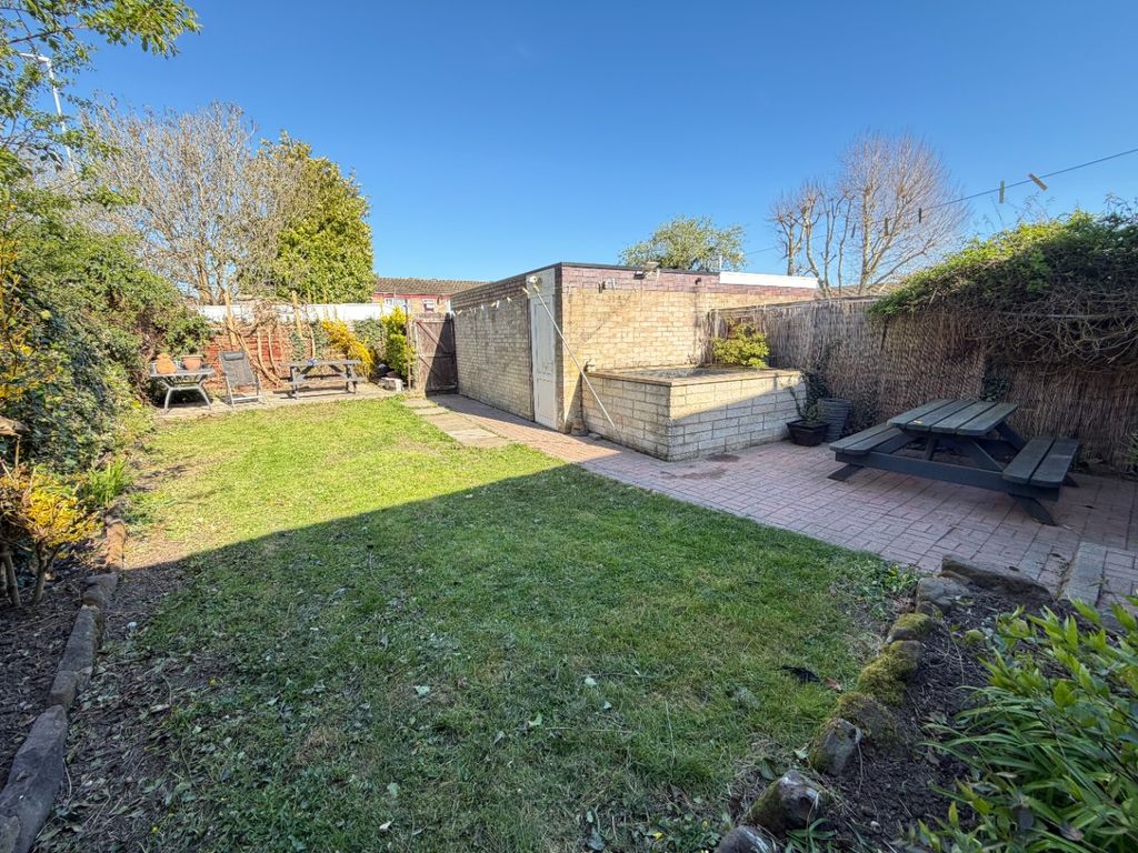 Property photo 2 of 20 5044981