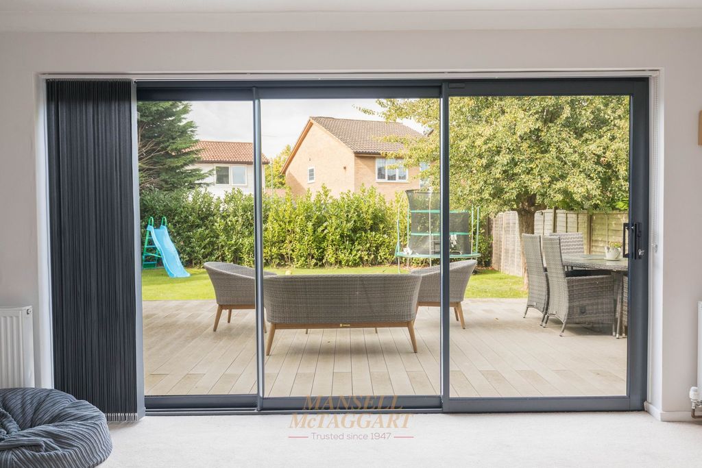 Property photo 2 of 27