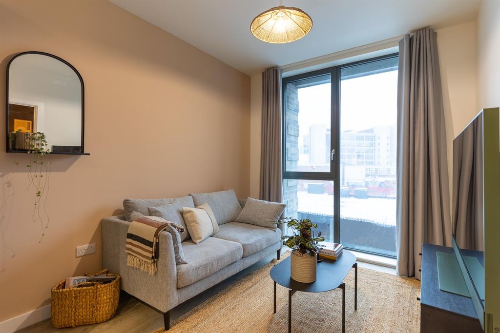 Property photo 1 of 7 1 Bed Wide-3.Jpg