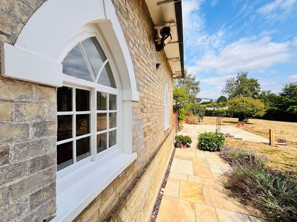 Property photo 2 of 52