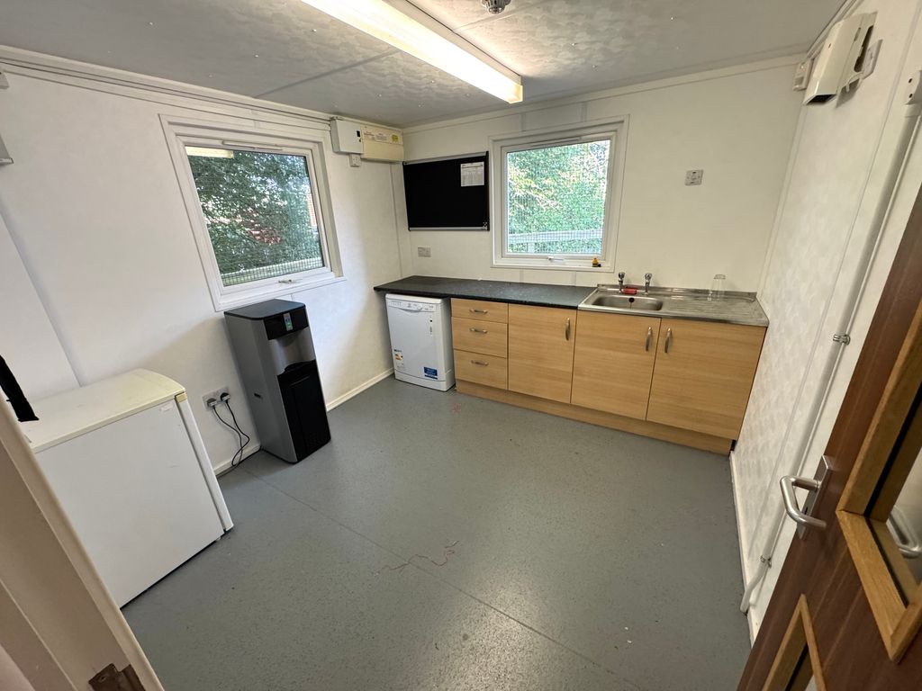 Property photo 3 of 4