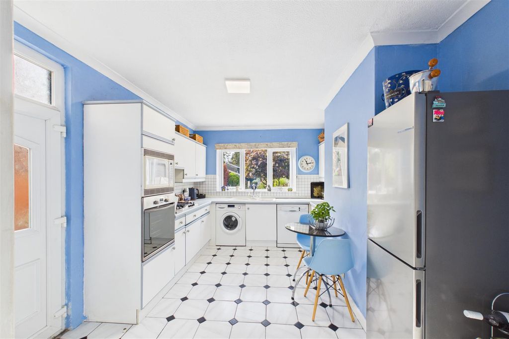 Property photo 2 of 16 Breakfast Kitchen