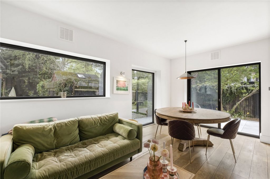 Property photo 3 of 15 Lounge/Kitchen Area