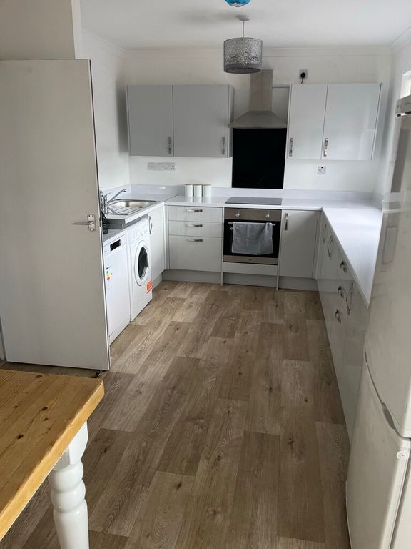 Property photo 2 of 5 Kitchen
