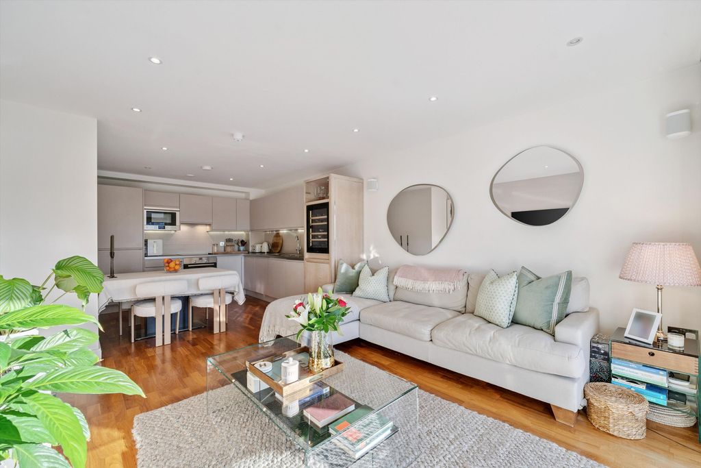 Property photo 2 of 17 Image