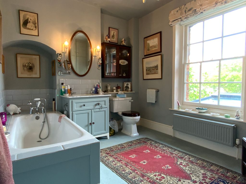 Property photo 3 of 18