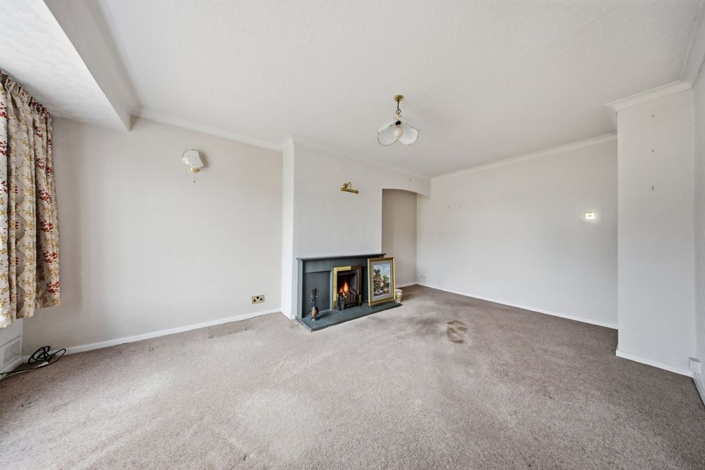 Property photo 2 of 28