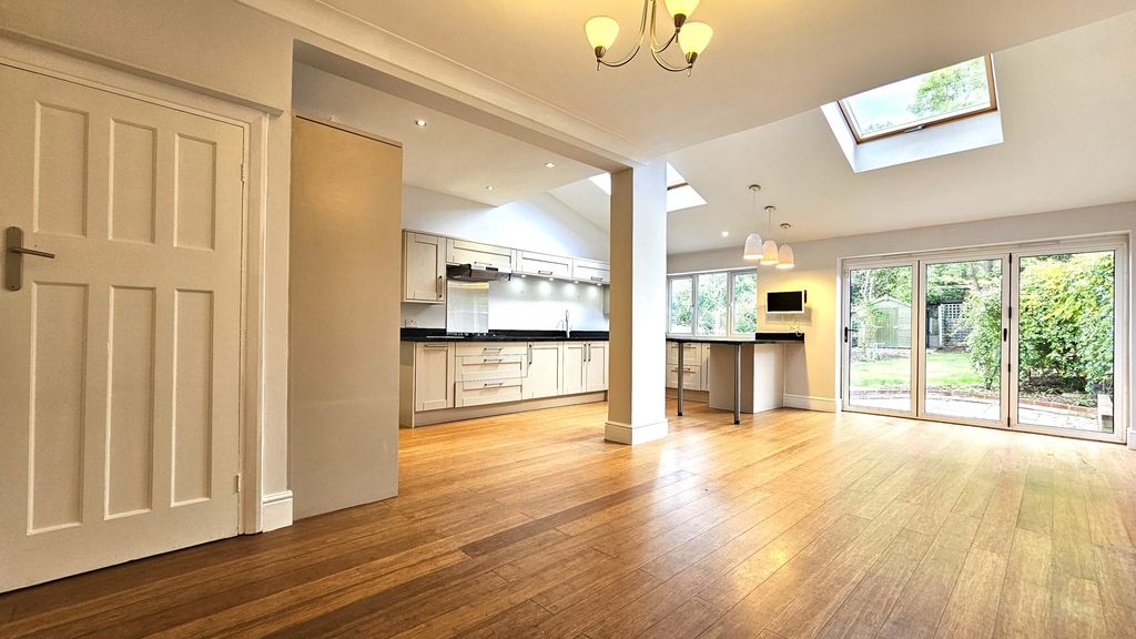 Property photo 2 of 27