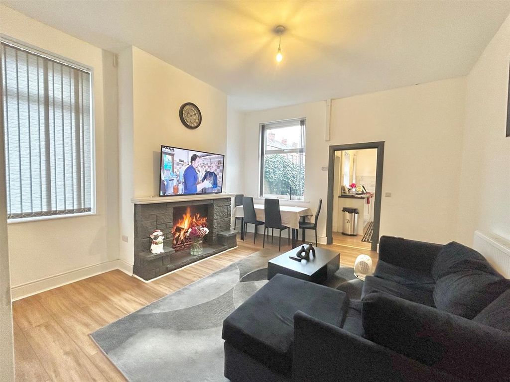 Property photo 2 of 7 Lounge Dining.Jpg