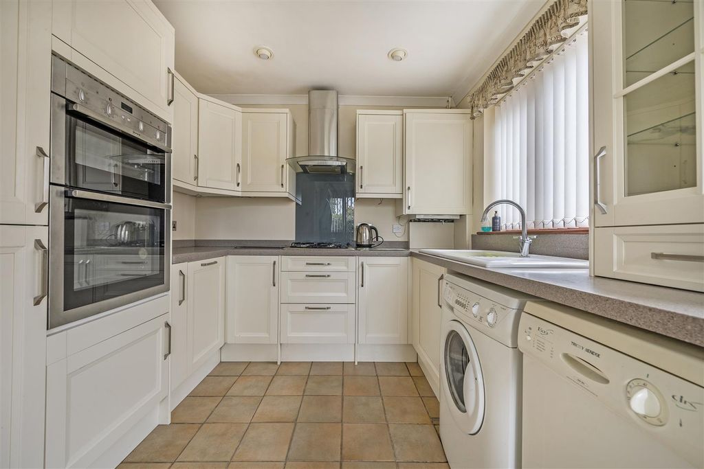Property photo 2 of 21 Kitchen/Breakfast Room