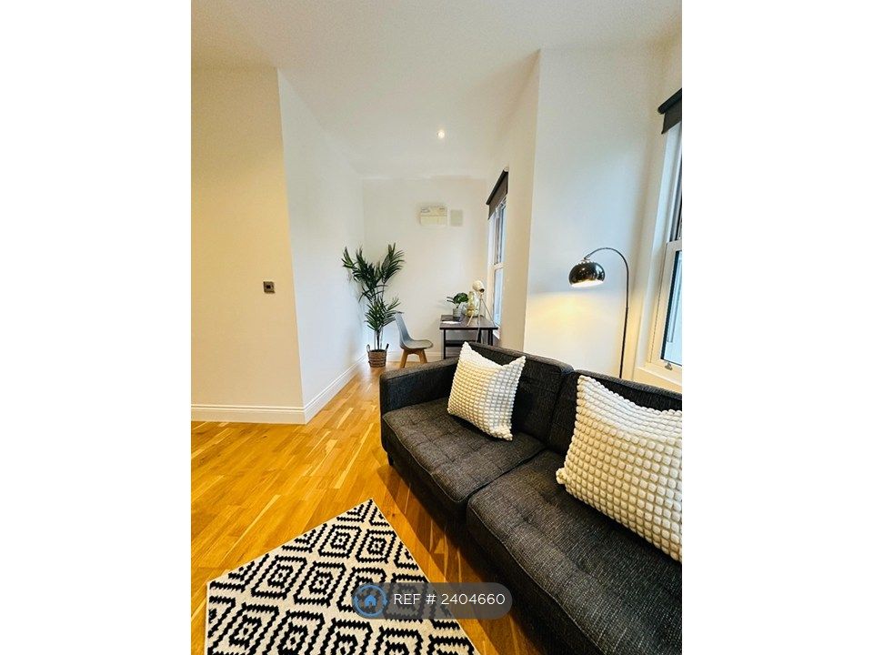 Property photo 3 of 13 Kitchen / Living Room