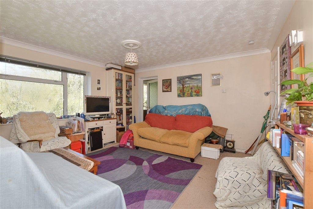 Property photo 3 of 8 Lounge