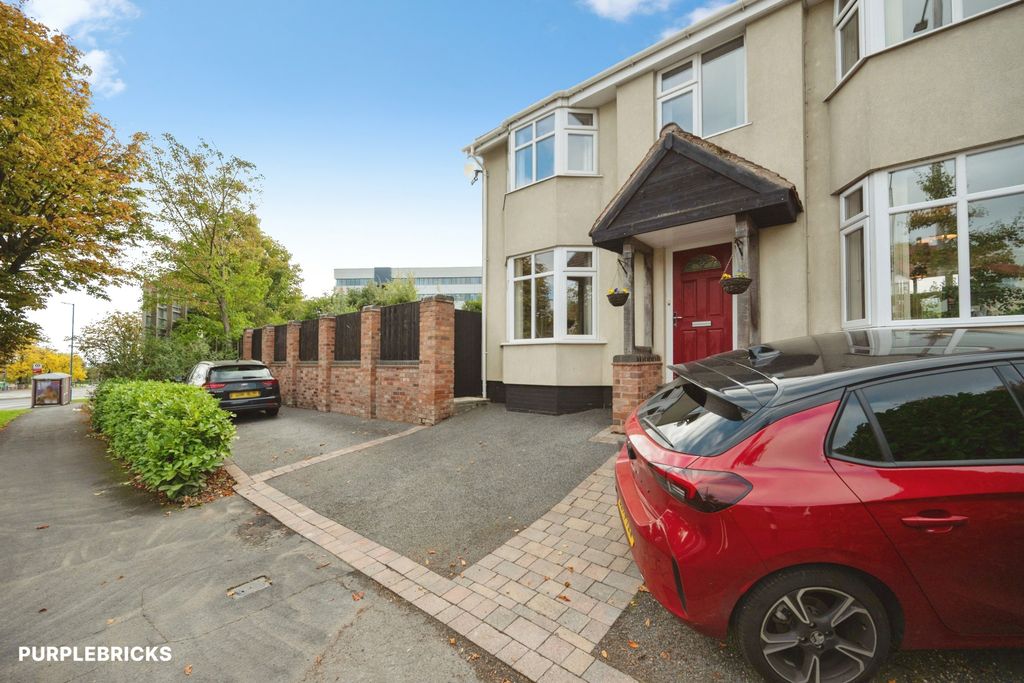 Property photo 2 of 32