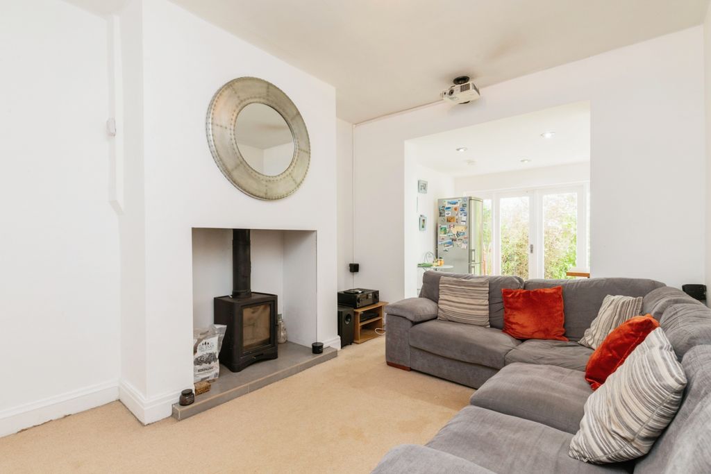 Property photo 3 of 17 Sitting Room