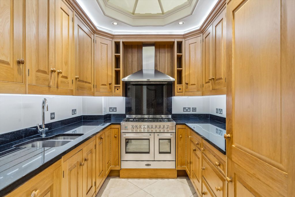 Property photo 2 of 12 Image