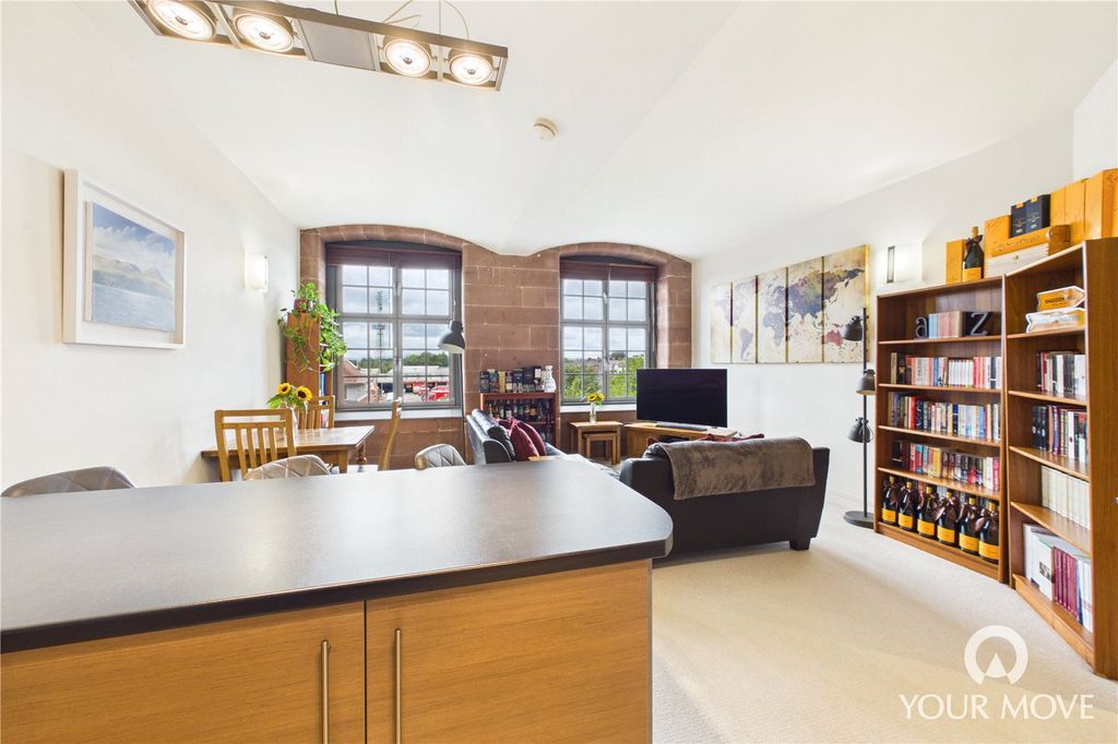 Property photo 2 of 18 Living/Kitchen/Diner