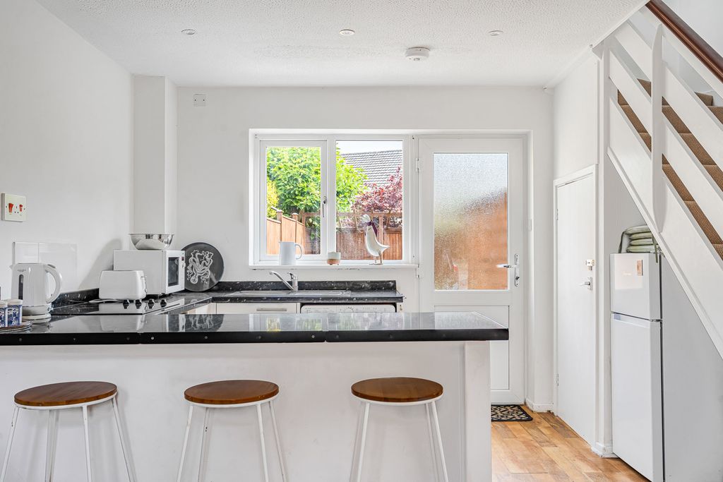 Property photo 3 of 12 Kitchen Dining