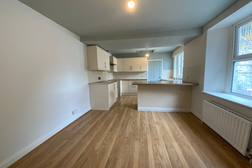 Property photo 2 of 25 Kitchen/Breakfast Room