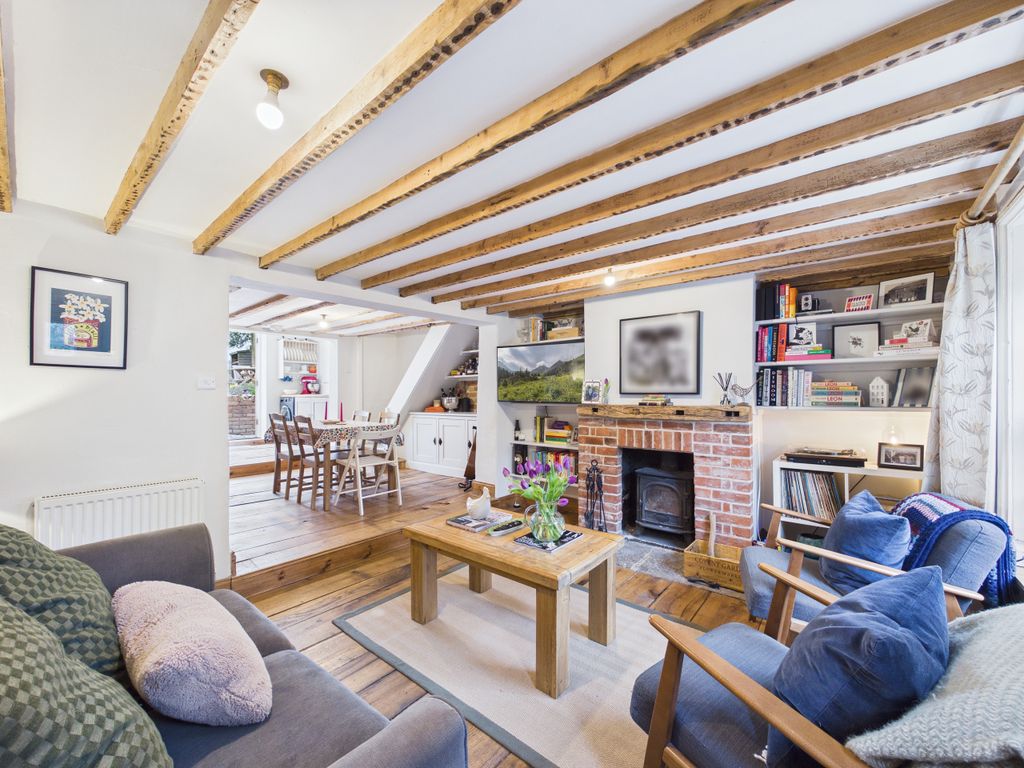 Property photo 2 of 17 Cam01354G0-Pr0695-Still001