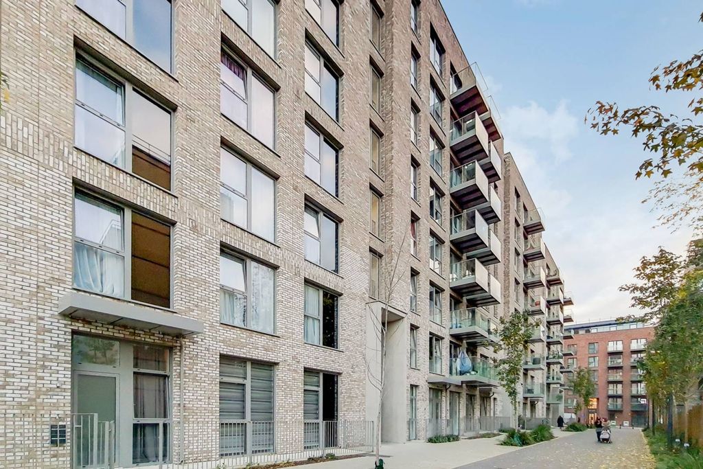 Property photo 1 of 21