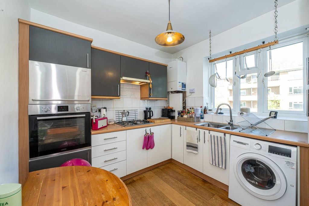 Property photo 2 of 9 Kitchen .Jpg