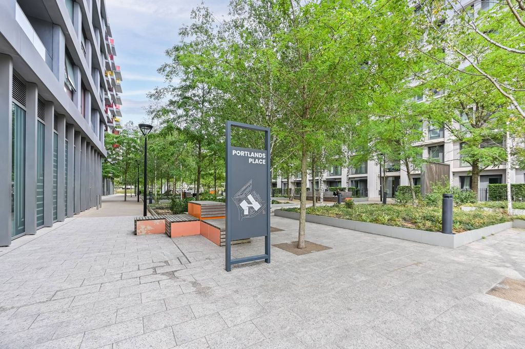 Property photo 2 of 33