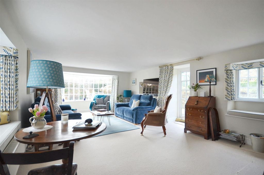 Property photo 3 of 16 Sitting Room