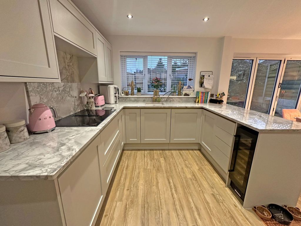 Property photo 2 of 28