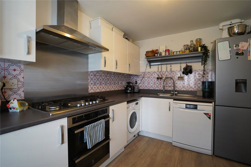 Property photo 2 of 15 Picture No. 12