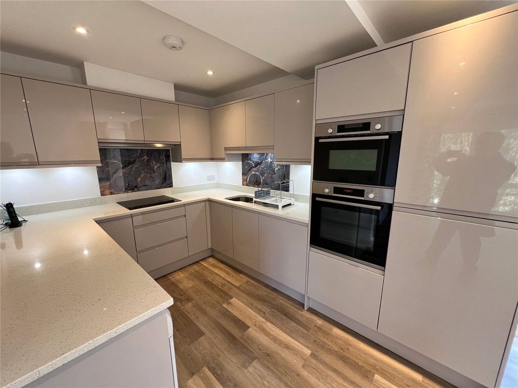 Property photo 2 of 9 Stunning Kitchen