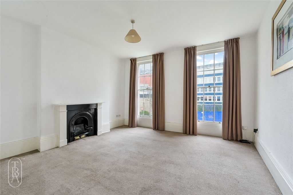 Property photo 2 of 11 Picture No. 05
