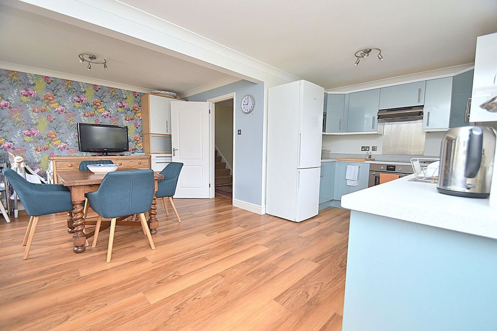 Property photo 2 of 24