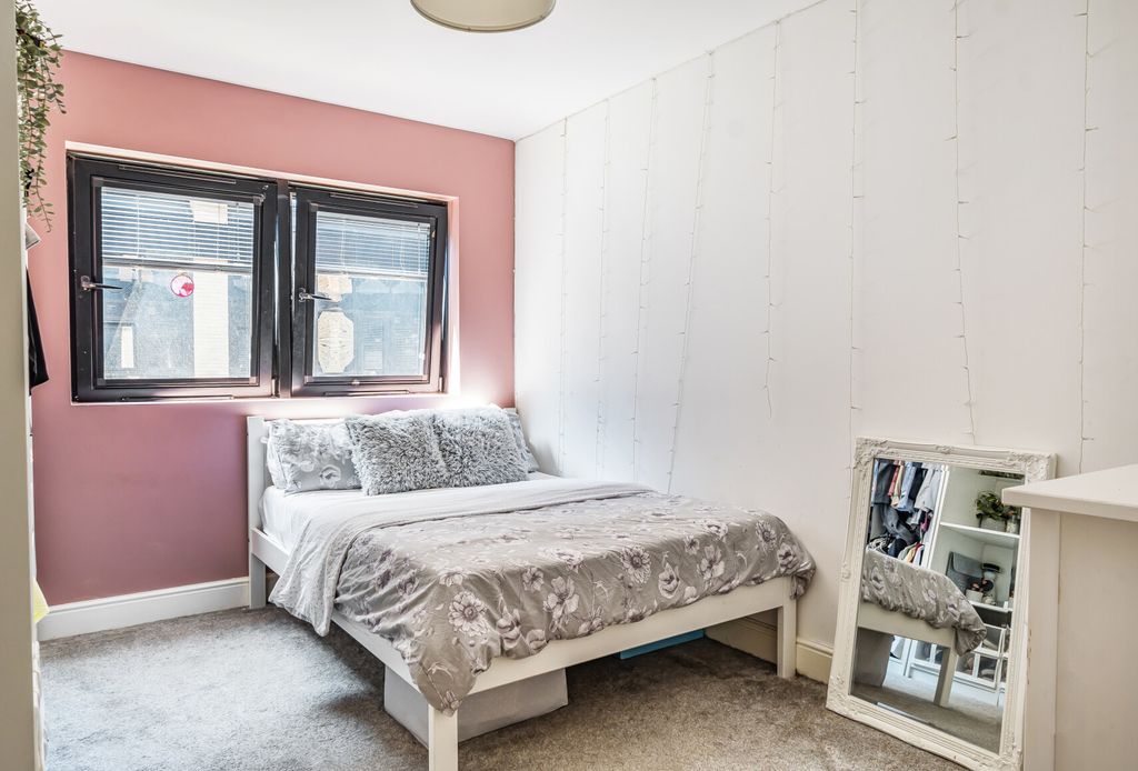 Property photo 3 of 9 Picture 3