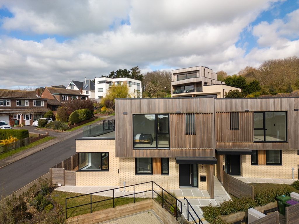 Property photo 2 of 34 Sevue