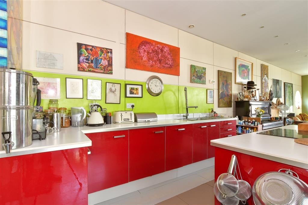 Property photo 2 of 10 Lounge/Kitchen