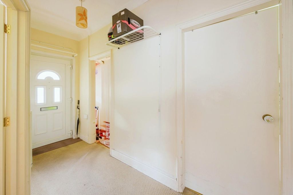 Property photo 3 of 20 81Amingtonroad10Of22.Jpg