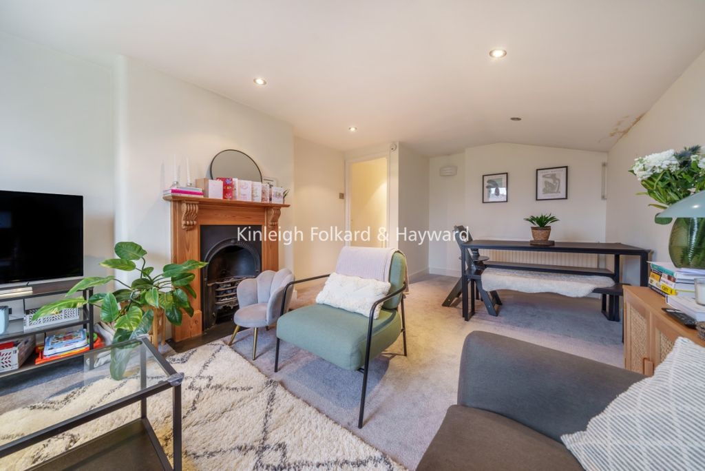 Property photo 2 of 7 7c3B99A5-2d19-465c-9