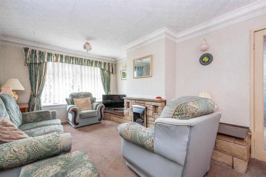 Property photo 2 of 14 Lounge