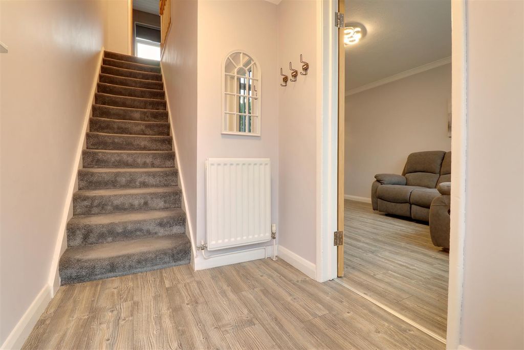 Property photo 2 of 14 Entrance Hall