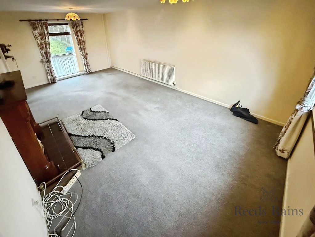 Property photo 3 of 11 Living Room