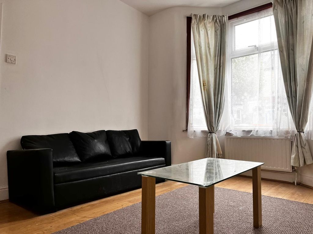 Property photo 2 of 12