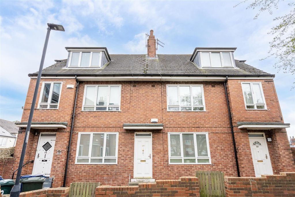 Property photo 1 of 7 External