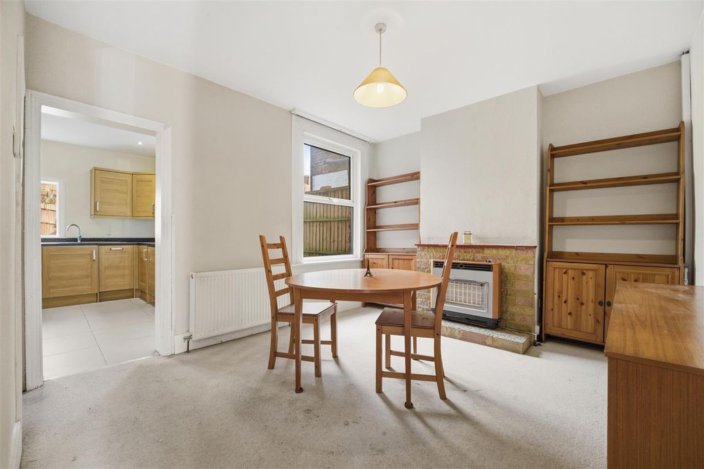 Property photo 3 of 10 135 Framfield Dining Room.Jpg