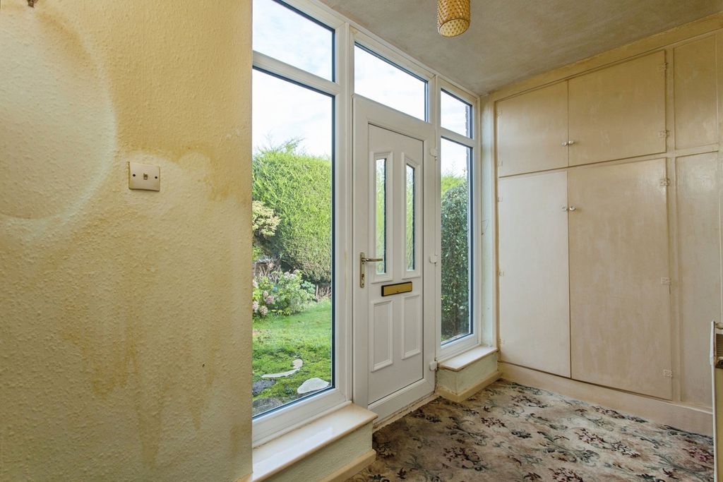 Property photo 2 of 17 Entrance Hall