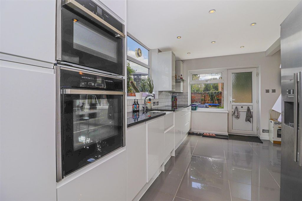 Property photo 2 of 18 Kitchen